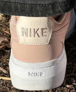 Nike Wmns Court Vision Alta Damesko