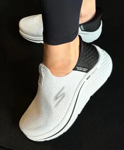 Skechers  Max Cushioning  Elite 2.0 Slip in Shoe W