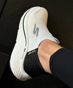 Skechers  Max Cushioning  Elite 2.0 Slip in Shoe W